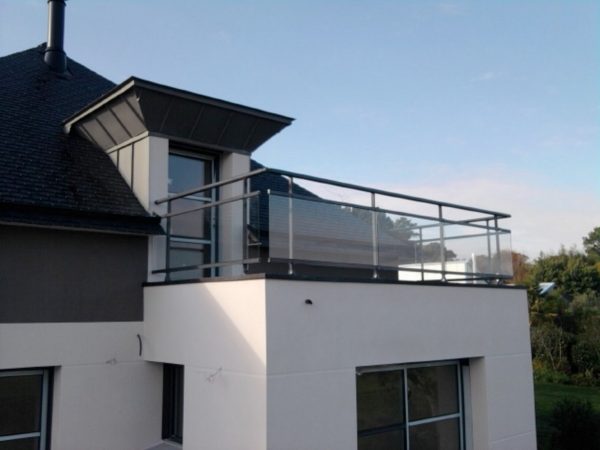 Garde-corps vitrés filant droit