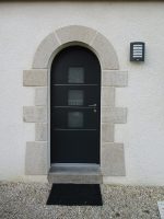 Porte d'entrée noire